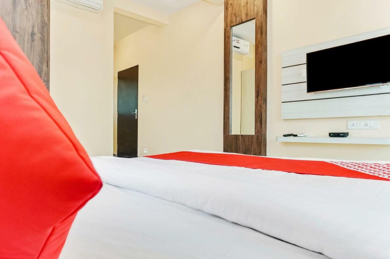 Oyo 29634 Hotel Navalai Pride Ratnāgiri Екстериор снимка