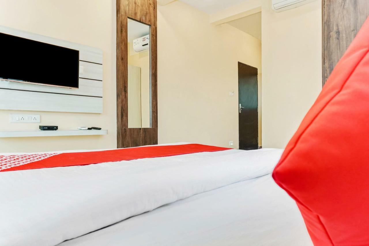 Oyo 29634 Hotel Navalai Pride Ratnāgiri Екстериор снимка